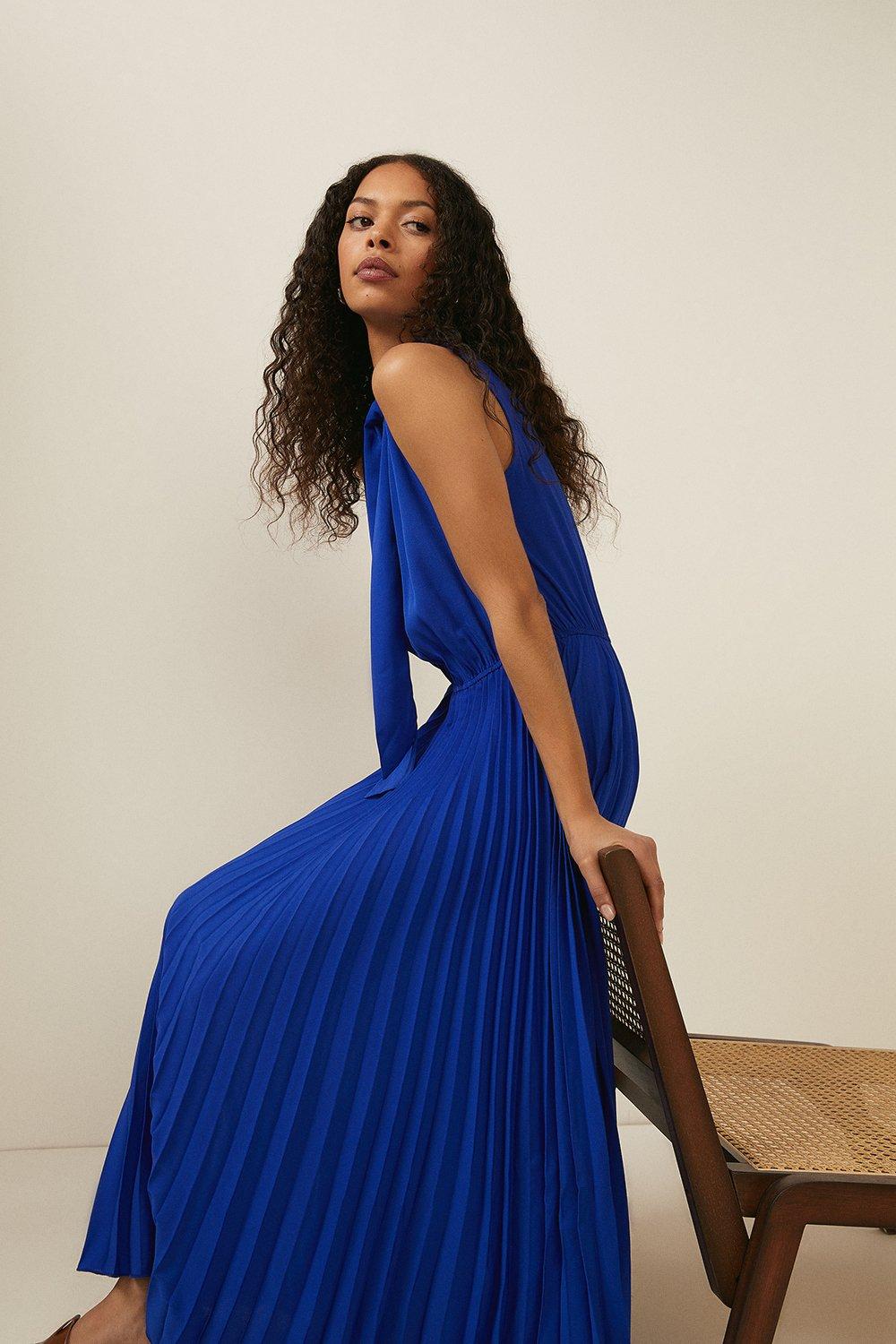 sleeveless pleated midi dress