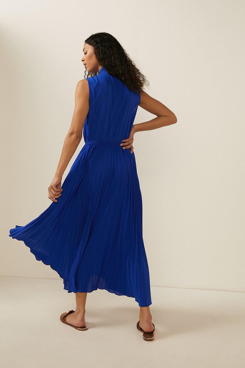 sleeveless pleated midi dress