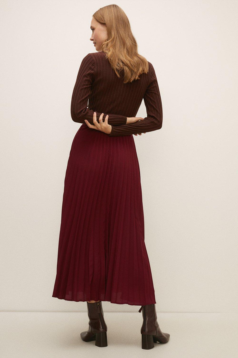 berry pleated skirt